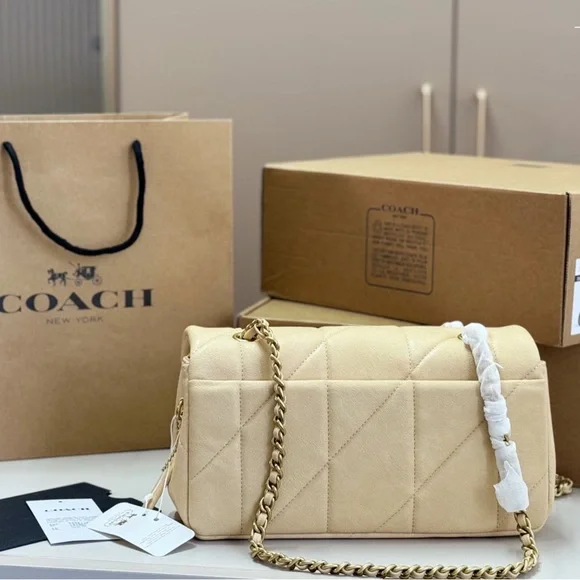 Coach Tabby 26 Handbags Shoulder Bags - Picture 4 of 8